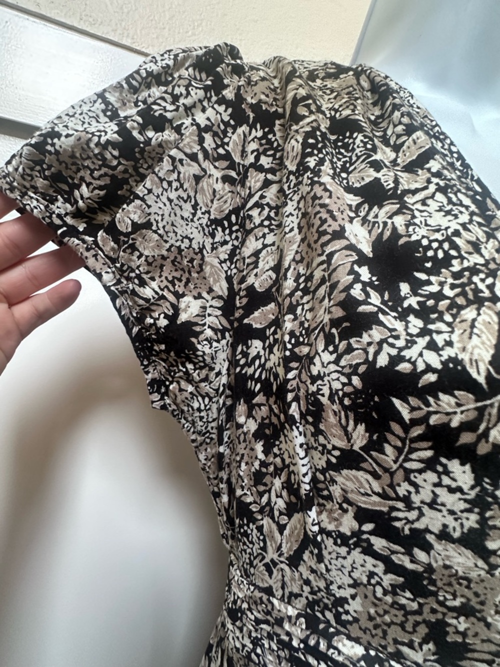 Pampelone Valentina Maxi Dress Black and Cream Floral V-Neck - Picture 9 of 12